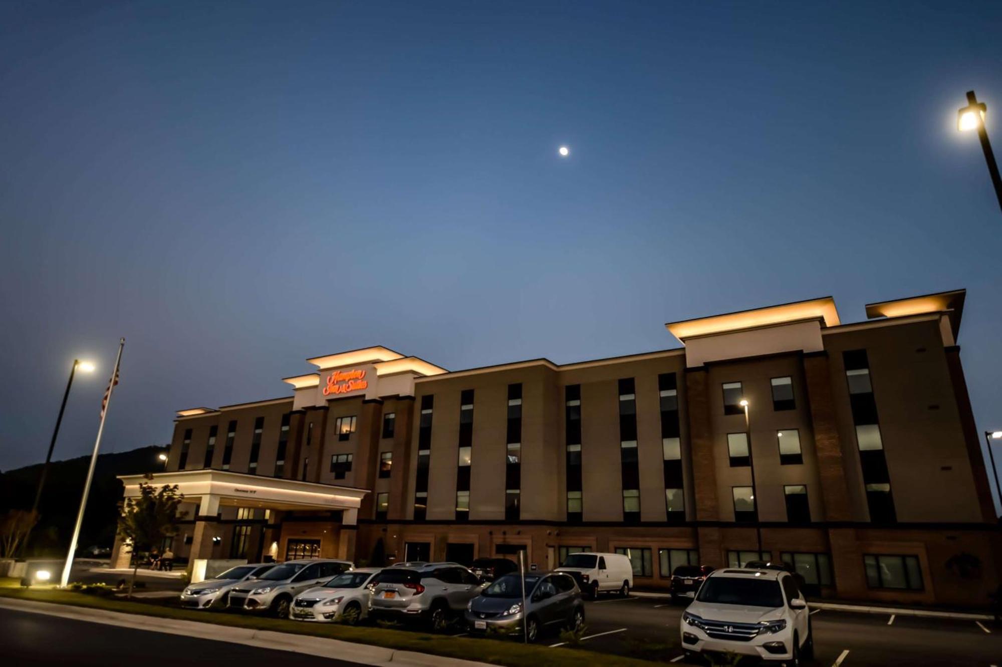 Hampton Inn & Suites Lenoir, Nc Exterior photo