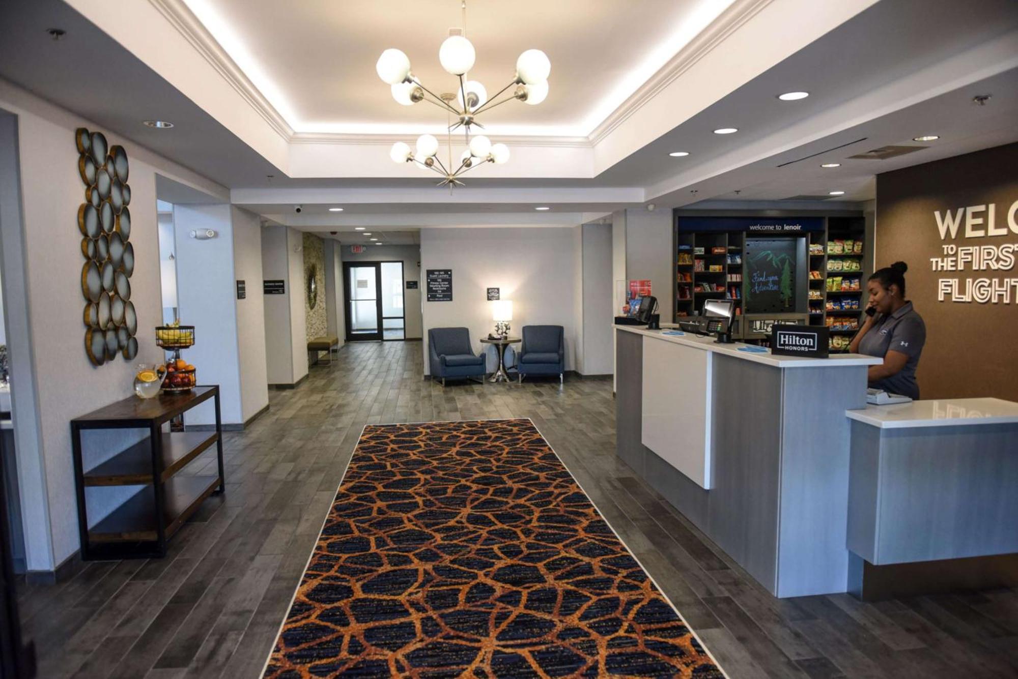 Hampton Inn & Suites Lenoir, Nc Exterior photo